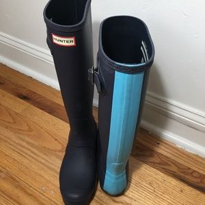 Great condition Navy/Teal Hunter Tall rain boots